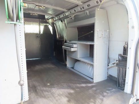 Used 2017 Chevrolet Express 2500 image 27