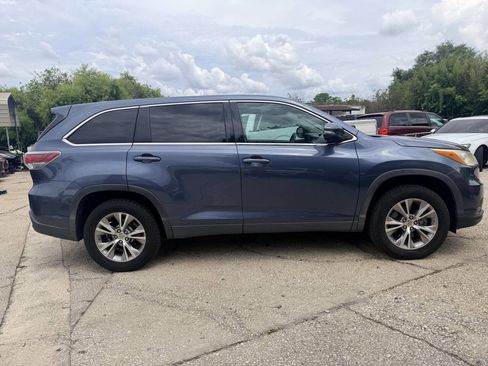 Used 2014 Toyota Highlander Plus FWD image 4