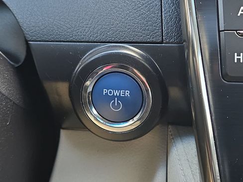 Used 2014 Toyota Camry XLE w/ Leather Package FWD image 22