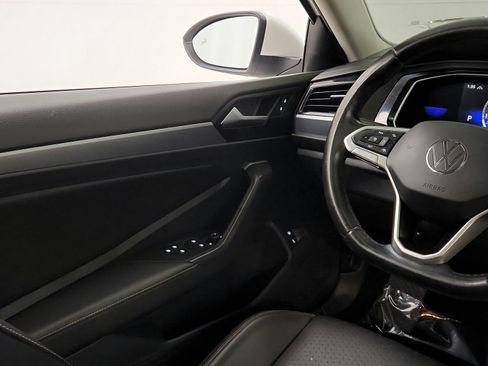 Used 2022 Volkswagen Jetta SE w/ Panoramic Sunroof Package FWD image 22