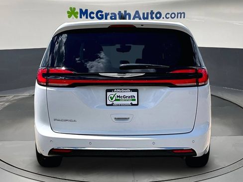 Used 2024 Chrysler Pacifica Touring-L FWD image 6