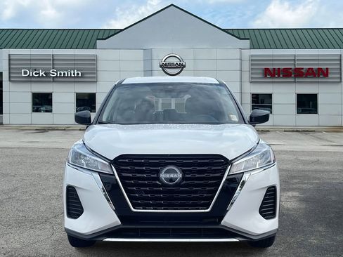 Used 2025 Nissan Kicks Play S image 2