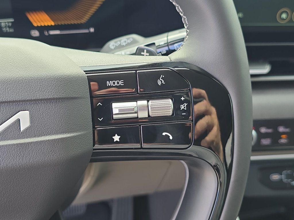 New 2027 Kia Carnival EX FWD image 32
