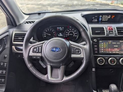 Used 2017 Subaru Forester 2.5i Touring AWD/4WD image 25