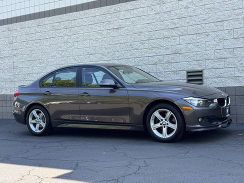 Used 2013 BMW 328i xDrive Sedan AWD/4WD image 4