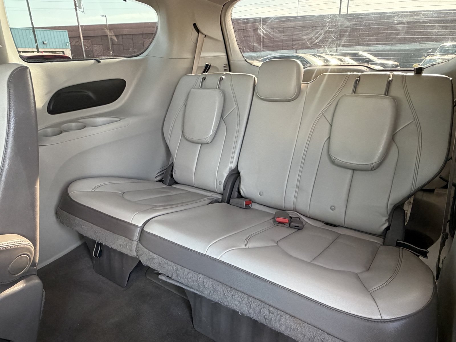 Used 2017 Chrysler Pacifica Touring-L FWD image 8