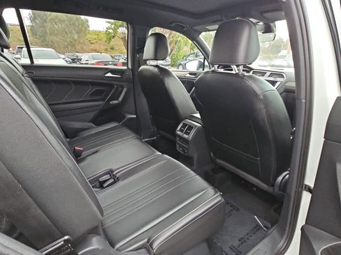 Used 2022 Volkswagen Tiguan SE R-Line image 11
