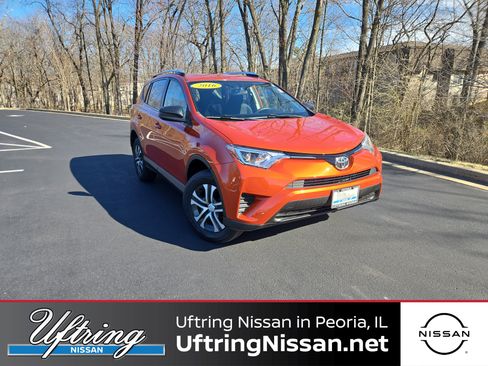 Used 2016 Toyota RAV4 LE image 1