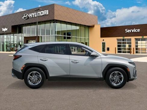 New 2026 Hyundai Tucson SE image 7