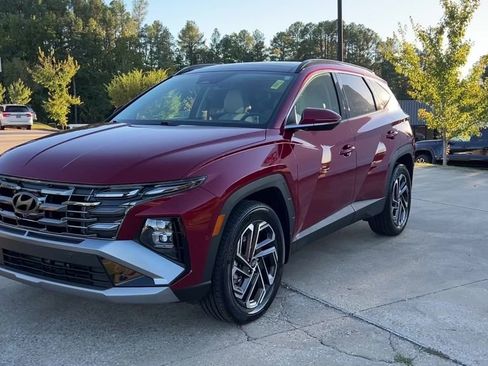 Used 2025 Hyundai Tucson Limited image 2