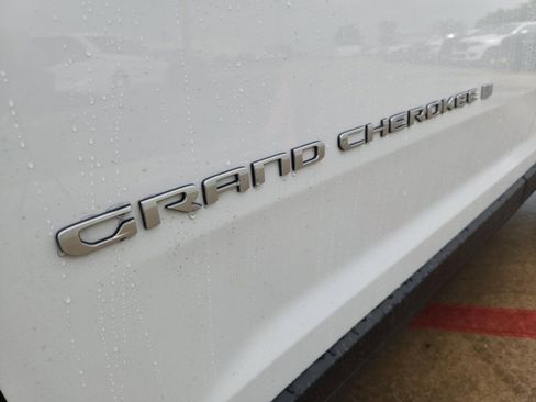 New 2026 Jeep Grand Cherokee L 2WD image 11