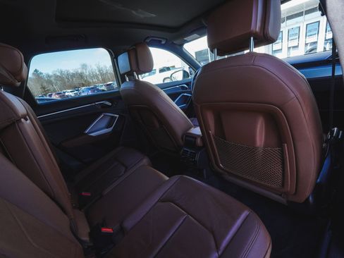 Used 2025 Audi Q3 2.0T Premium image 34