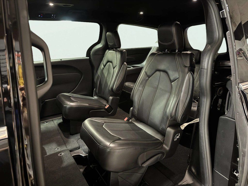 Used 2025 Chrysler Pacifica Select FWD image 22