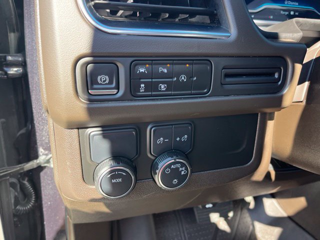Used 2024 Chevrolet Tahoe LT w/ LT Signature Plus Package RWD image 18