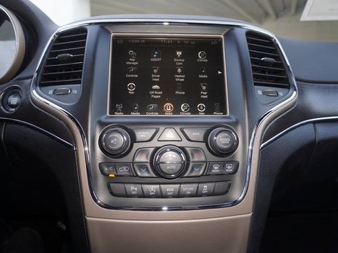 Used 2017 Jeep Grand Cherokee Limited image 18