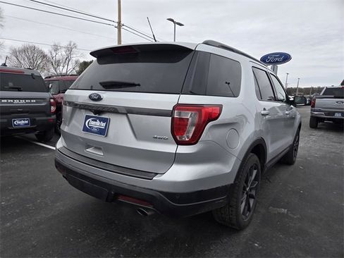 Used 2018 Ford Explorer XLT w/ Equipment Group 202A image 4