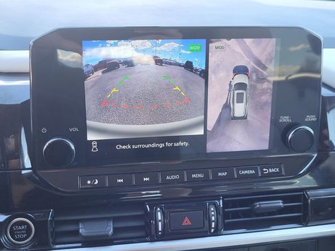 Used 2023 Nissan Pathfinder SL AWD/4WD image 9