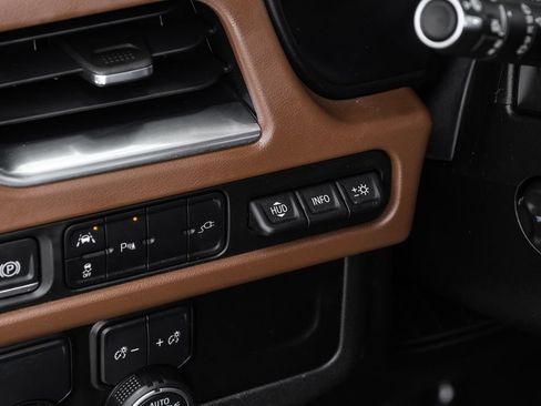 Used 2021 Chevrolet Suburban High Country RWD image 22