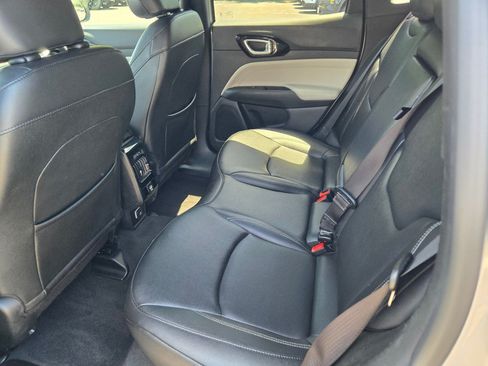 Used 2025 Jeep Compass Limited AWD/4WD image 17