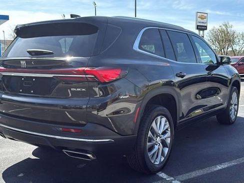 Used 2025 Buick Enclave Preferred image 7