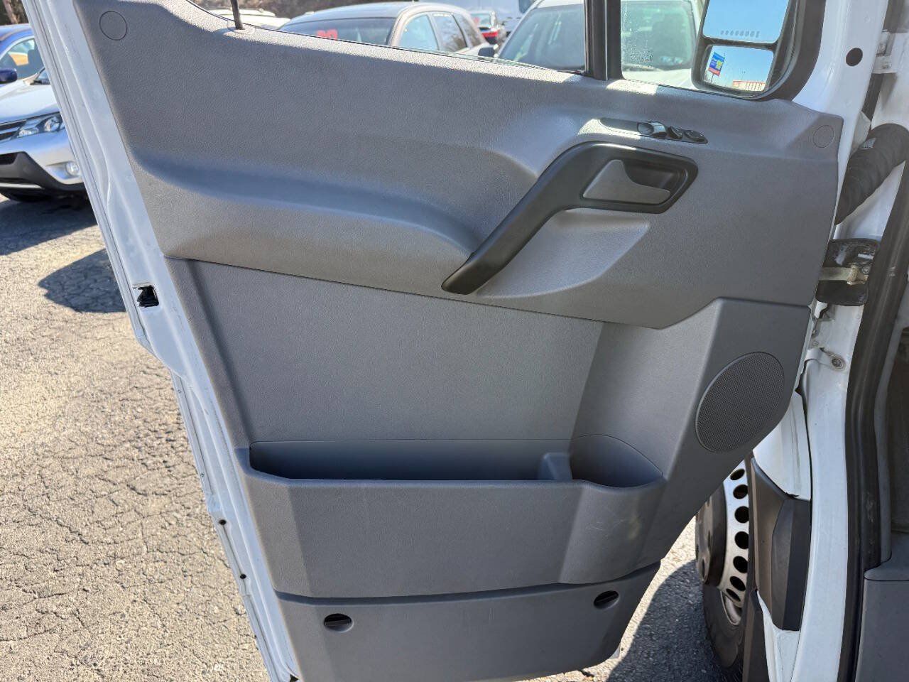 Used 2014 Freightliner Sprinter 3500 RWD image 11