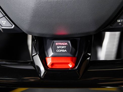 Used 2018 Lamborghini Huracan Performante image 23