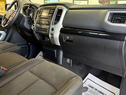 Used 2017 Nissan Titan SV RWD image 11