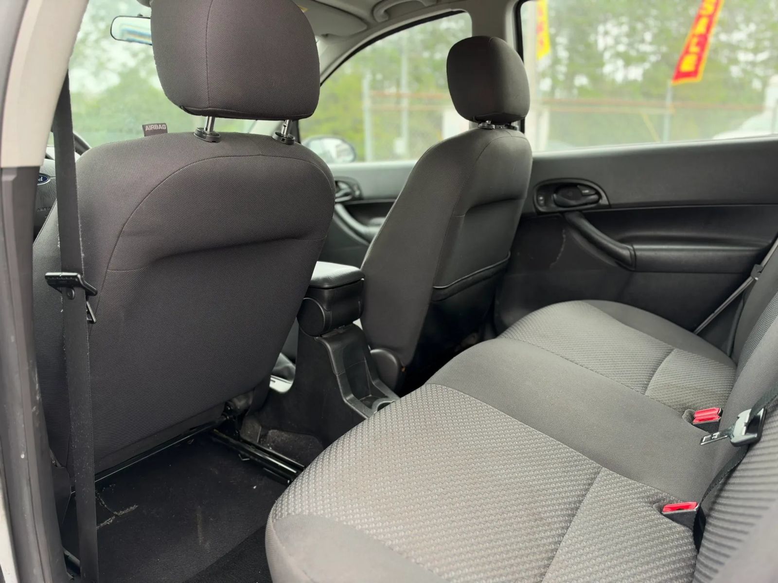 Used 2005 Ford Focus SES FWD image 12