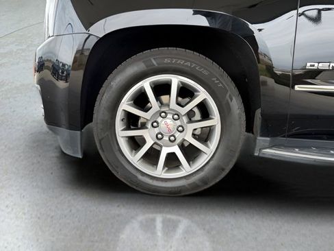 Used 2019 GMC Yukon XL Denali image 13