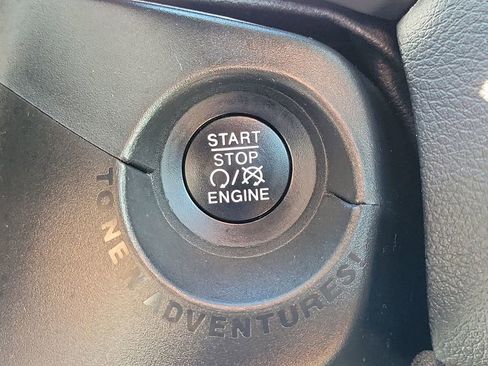 Used 2018 Jeep Renegade Altitude image 31