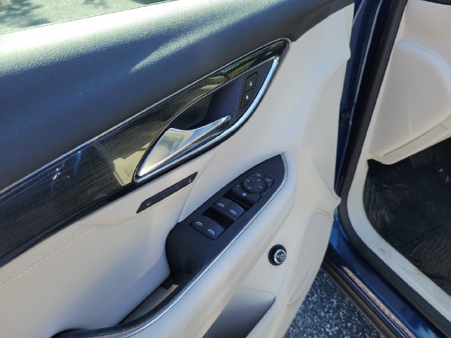 Used 2023 Buick Envision Essence AWD/4WD image 16