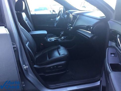 Used 2023 Chevrolet Traverse RS image 29