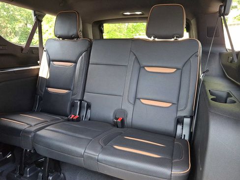 Used 2023 GMC Yukon XL AT4 AWD/4WD image 14
