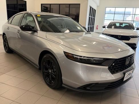 Certified 2025 Honda Accord SE image 1