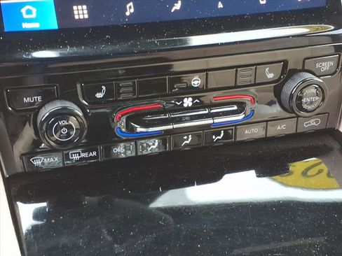 Certified 2023 Jeep Grand Cherokee Limited image 11