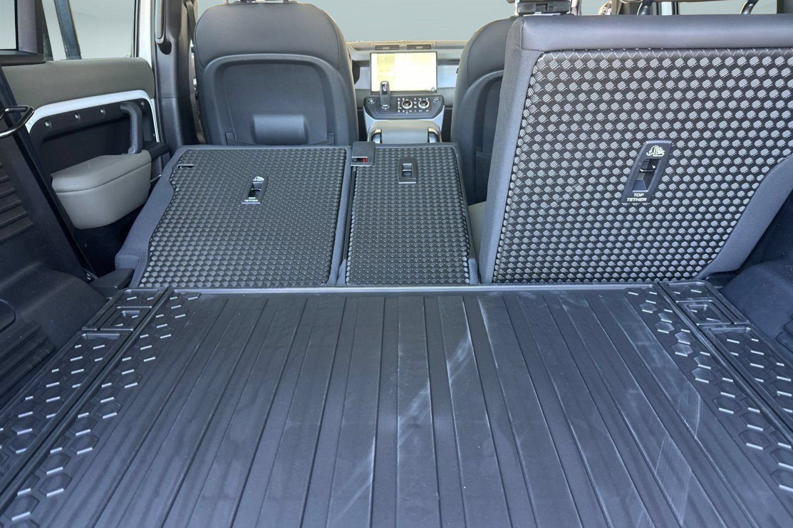 New 2026 Land Rover Defender 110 X-Dynamic SE AWD/4WD image 21