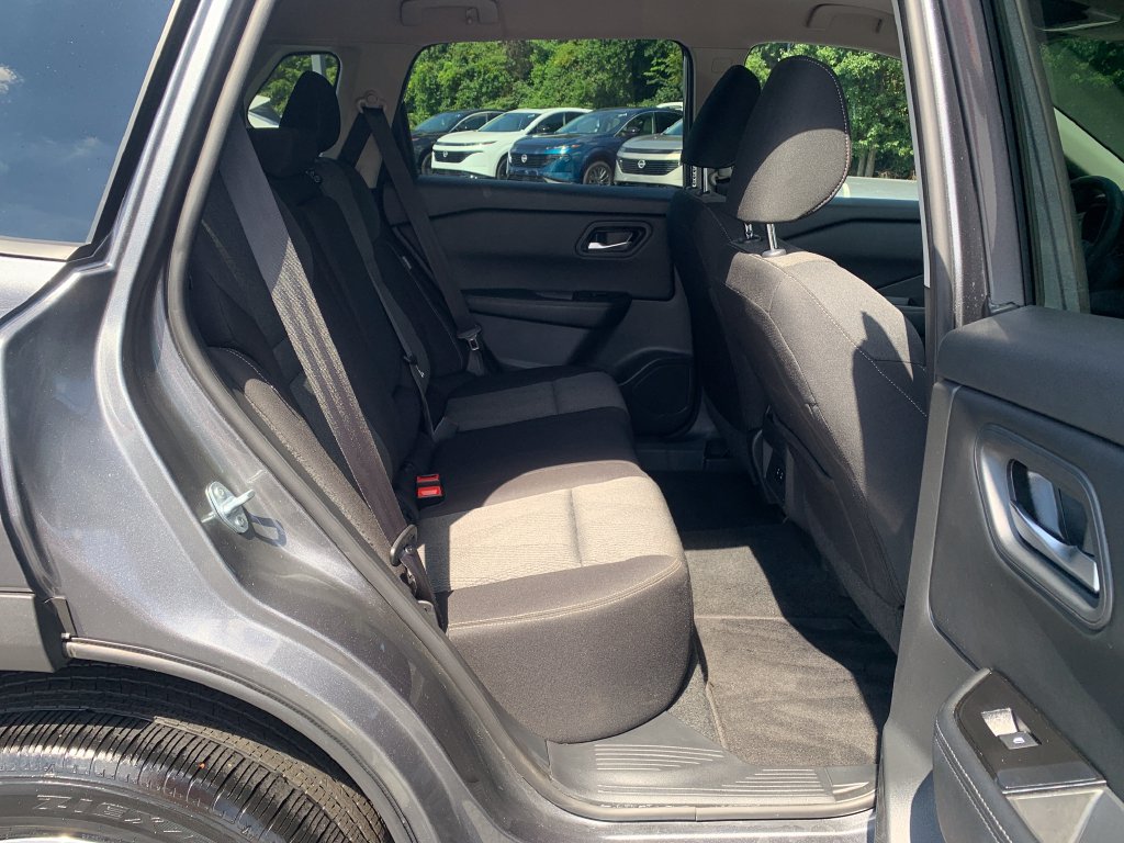 Certified 2025 Nissan Rogue SV FWD image 30