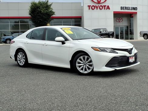 Used 2020 Toyota Camry LE FWD image 2