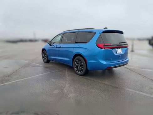New 2026 Chrysler Pacifica Select image 8