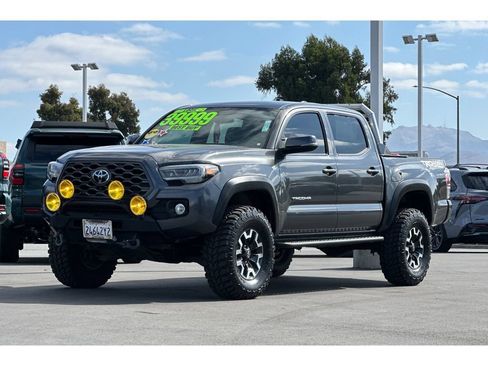 Used 2020 Toyota Tacoma TRD Off-Road w/ TRD Premium Off Road Package AWD/4WD image 8