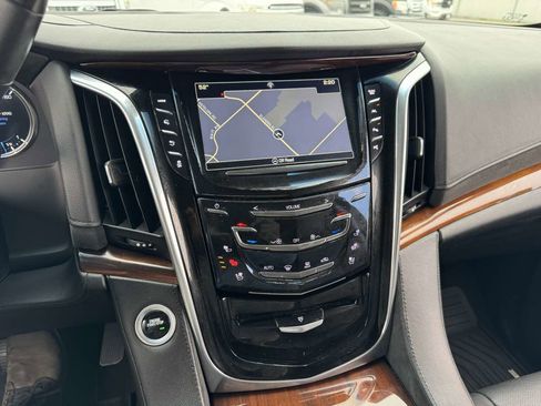 Used 2017 Cadillac Escalade Luxury image 31