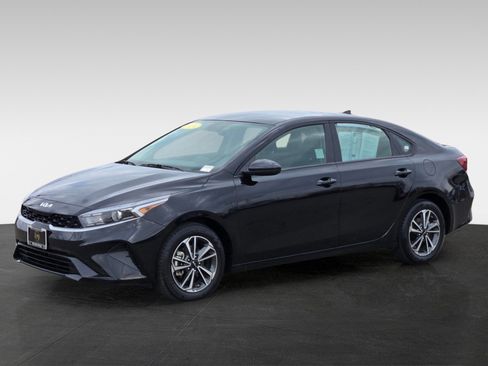 Used 2024 Kia Forte LXS image 8