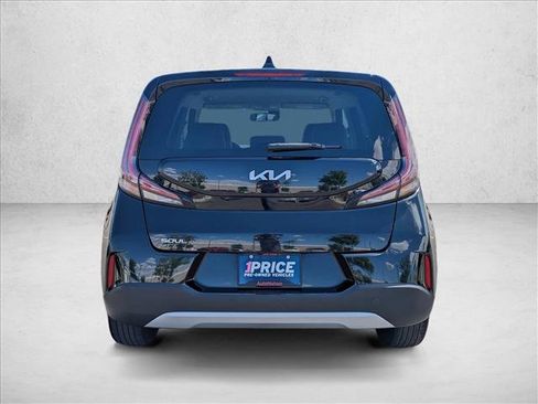 Used 2023 Kia Soul LX w/ LX Technology Package FWD image 7