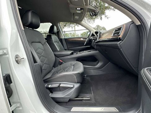 Used 2024 Volkswagen Atlas SE image 19