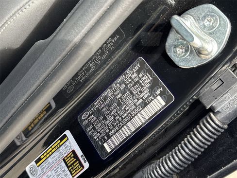 Used 2024 Hyundai Kona Limited image 19