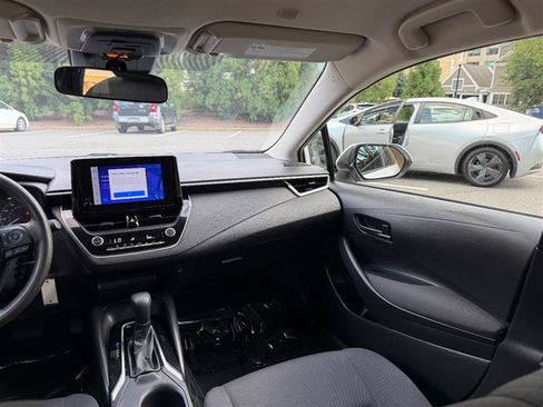 Used 2025 Toyota Corolla LE FWD image 30