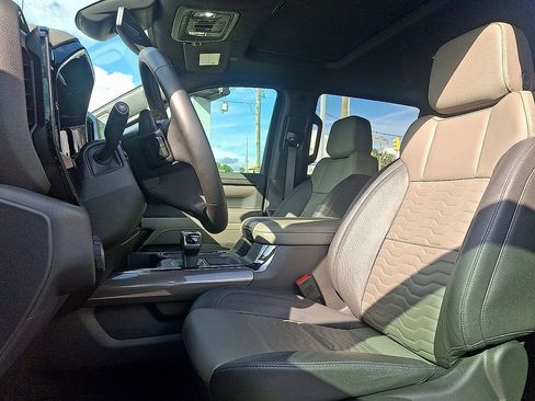 Used 2024 Chevrolet Silverado 1500 ZR2 image 13