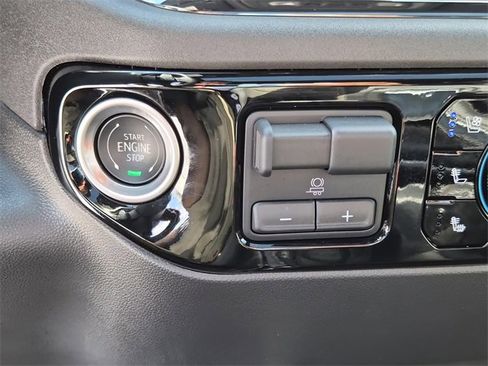 Used 2025 Chevrolet Silverado 1500 ZR2 w/ Technology Package image 27