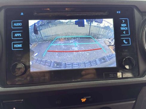 Used 2017 Toyota Tacoma TRD Sport w/ Tow Package (A/T) image 14