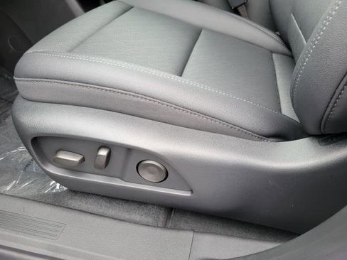 New 2026 Chevrolet Equinox LT w/ Convenience Package II image 9